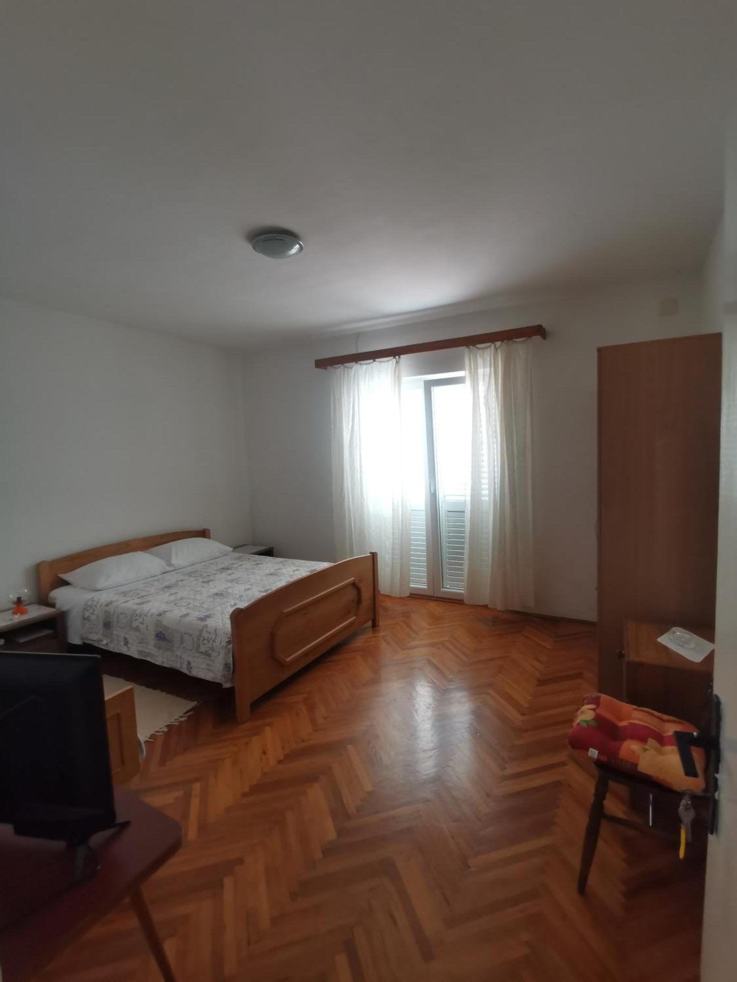 Emily Daire Biograd Na Moru Oda fotoğraf